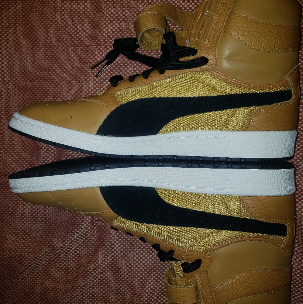NWOT Puma Sky II High Top Shoes